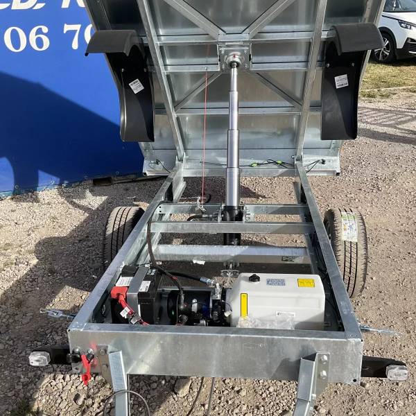 Remorque basculante électrique simple essieu freinée avec ridelles acier à Strasbourg dans le Bas-Rhin