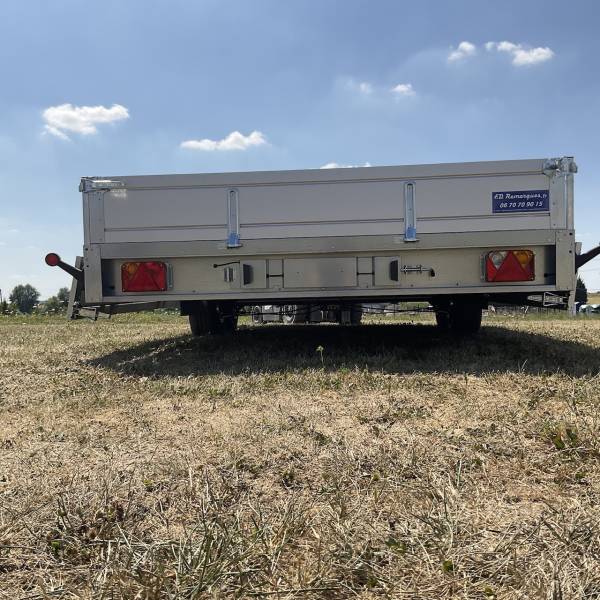 Vous recherchez une remorque plateaux porte voiture 500x200 cm double essieux freinée 2T7 dans l'Est à Francaltroff ?