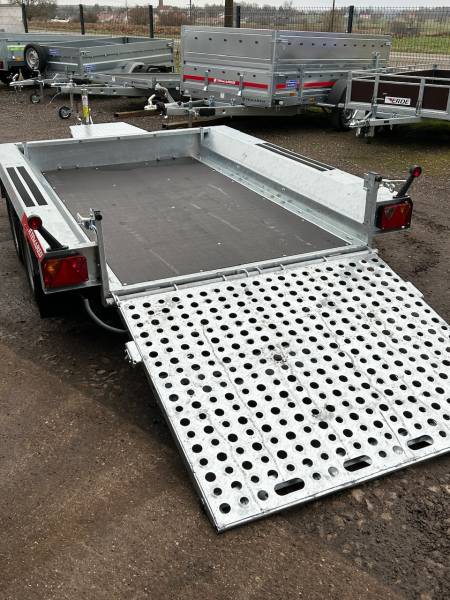 Porte engin double essieux freinée : 260x150 cm avec ptac maximum de 2700 kg