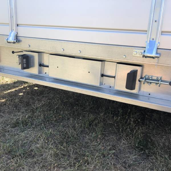 Vous recherchez une remorque plateaux porte voiture 500x200 cm double essieux freinée 2T7 dans l'Est à Francaltroff ?