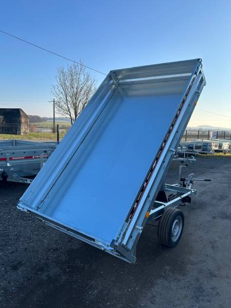 Remorque benne double essieux freinée 2,7T avec pompe manuelle 256x148x30 cm