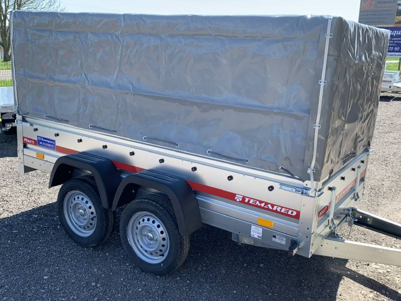 Vous êtes à la recherche d'une remorque pour voiture double essieux bâchée sans permis EB ? cette remorque 264x126x150 cm bâchée est disponible en Moselle